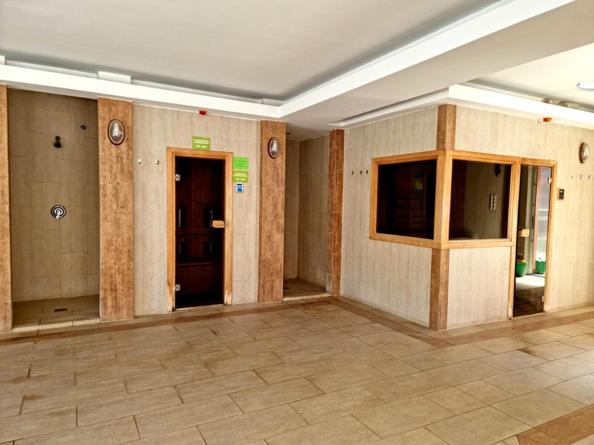 Relax Wellness Apartman Hajduszoboszloアパートメント エクステリア 写真